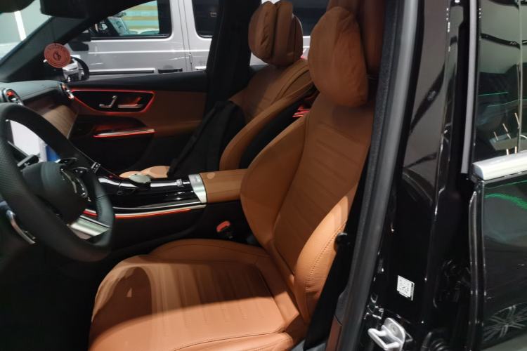 Used Mercedes-Benz GLC 2025 Refreshed GLC 300 L 4MATIC Dynamic Version 5 Seats Left Front Seat