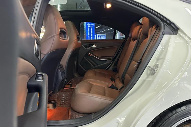 Used Mercedes-Benz CLA 2014 CLA 260 4MATIC Interior 1