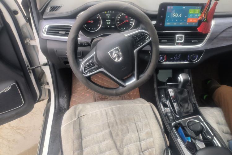 Used Baojun 730 2017 1.5T DCT Flagship Model 7 Seats China V Emission Standard Steering Wheel