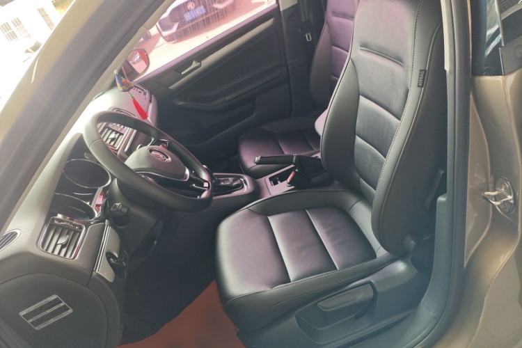 Used Volkswagen Sagitar 2015 230TSI Automatic Comfort Version Left Front Seat