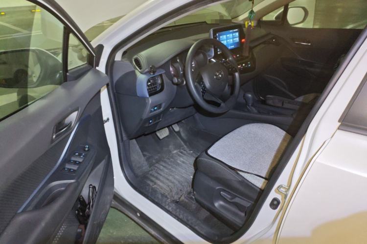 Used Toyota IZOA 2021 2.0L Enjoy Edition Driver Seat