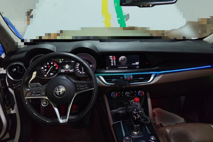 Used Alfa Romeo Stelvio 2017 2.0T 280HP Luxury Edition Center Console