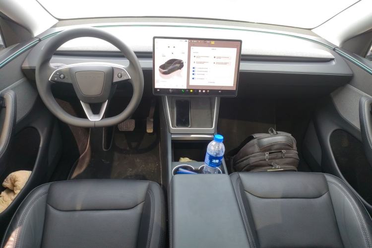 Used Tesla Model Y 2025 Rear-Wheel-Drive Version Center Console