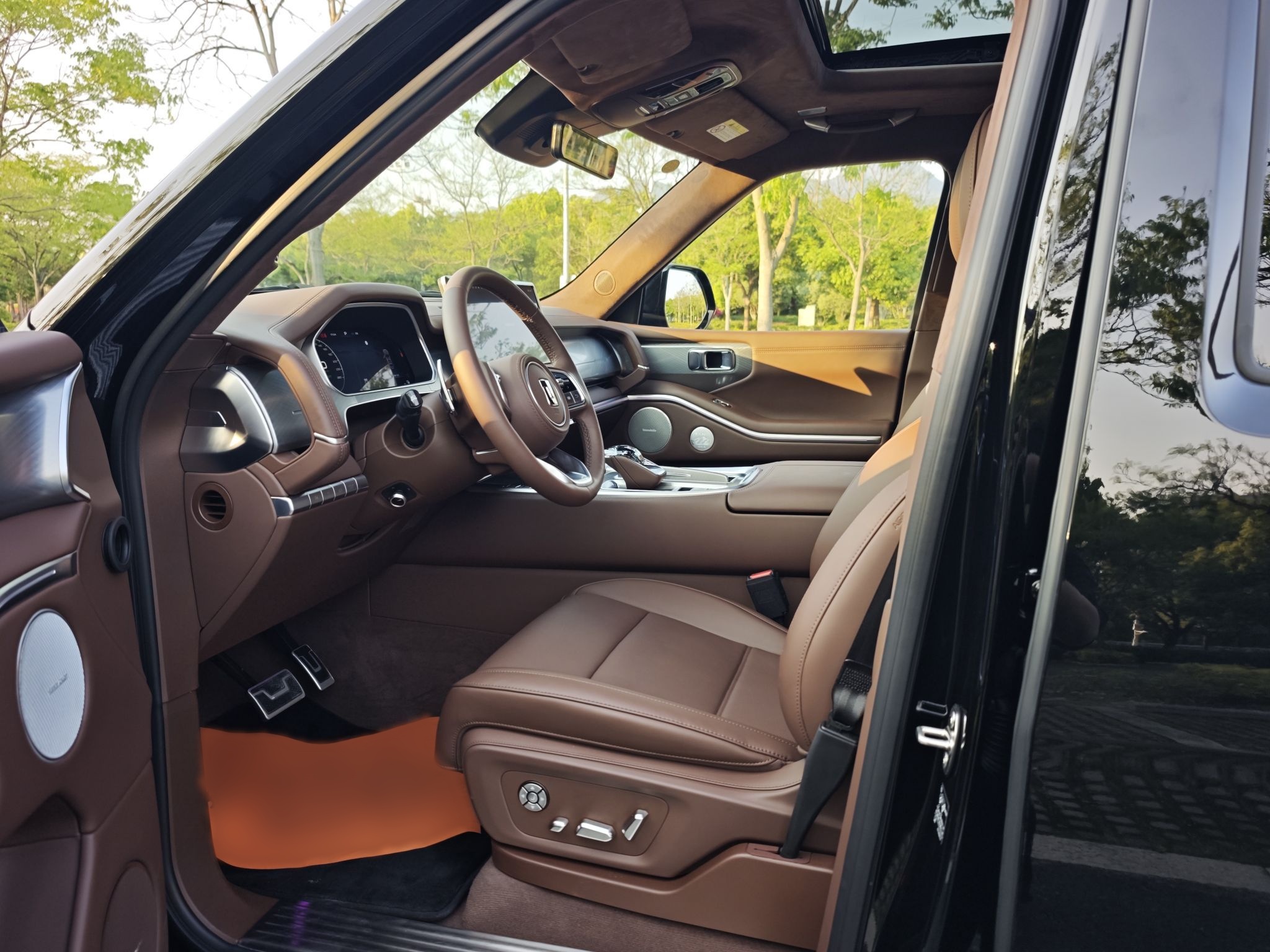 Переднее сиденье в автомобиле