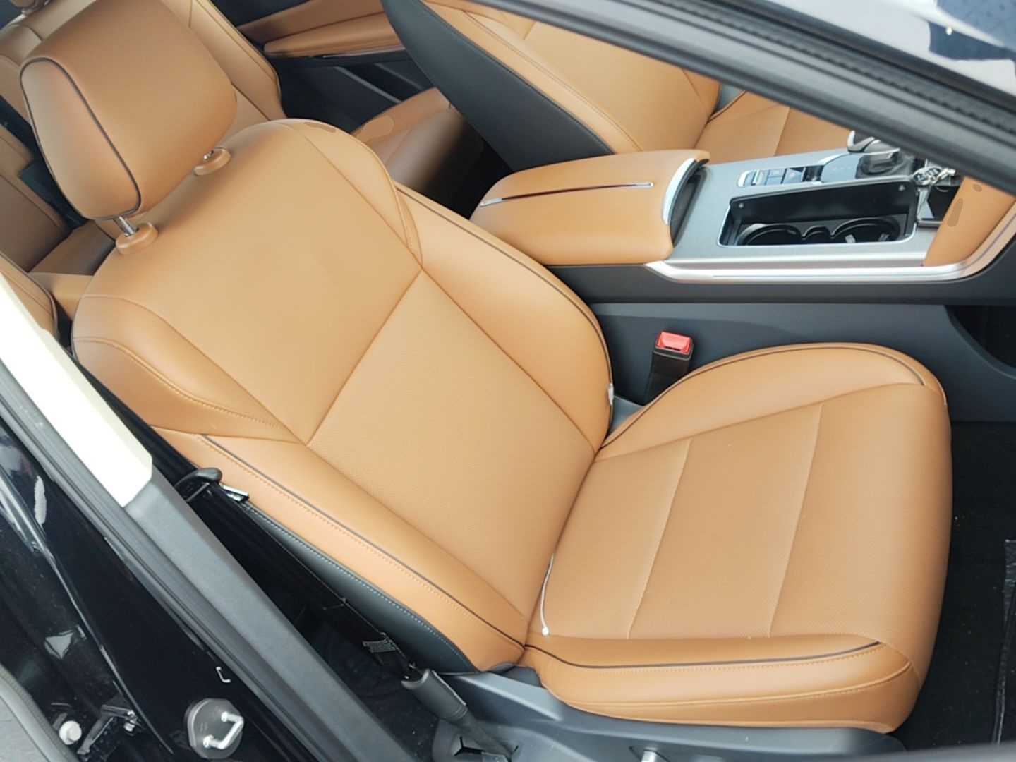 Hongqi HS7 PHEV 2025 Model 2.0T PHEV Four-Wheel Drive 2 Million Units Commemorative Edition 6-Seater — снимка 19