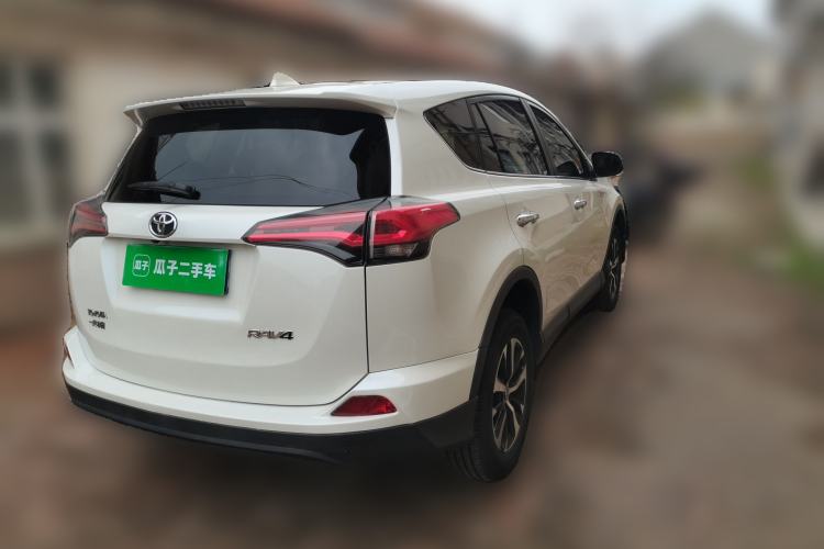 Used Toyota RAV4 2016 2.0L CVT Two-Wheel Drive Fashion Edition China V Standard Rear Right 45 Deg