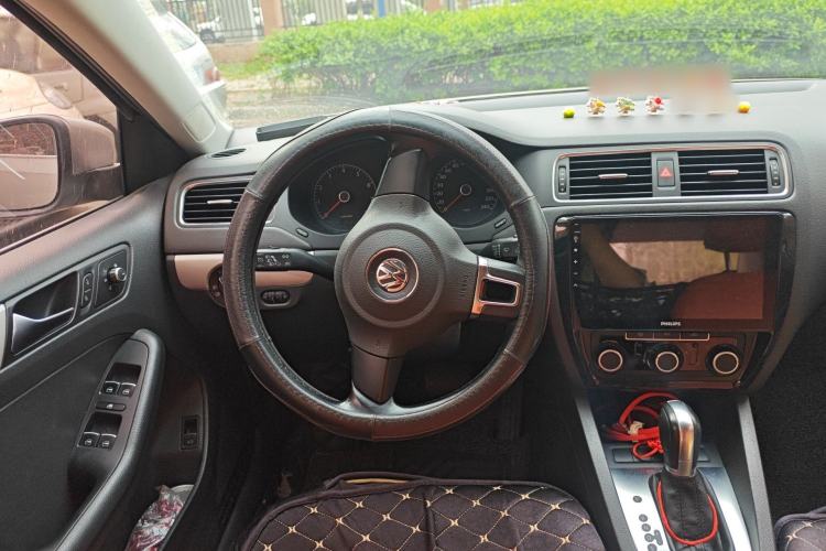 Used Volkswagen Sagitar 2014 1.6L Automatic Comfort Model Steering Wheel