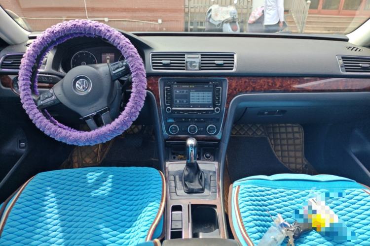 Used Volkswagen Passat 2011 2.0 TSI DSG Premium Edition Center Console