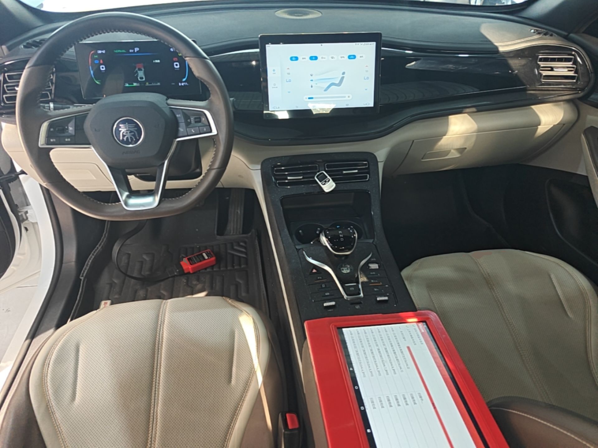 BYD Qin PLUS 2024 HONOR Edition DM-i 55KM Leading Model — снимка 12