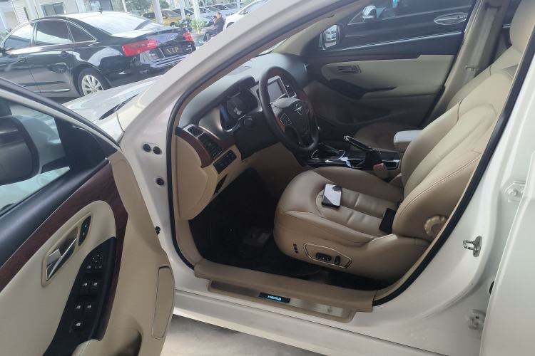 Used Haima M8 2014 2.0L Automatic Luxury Version