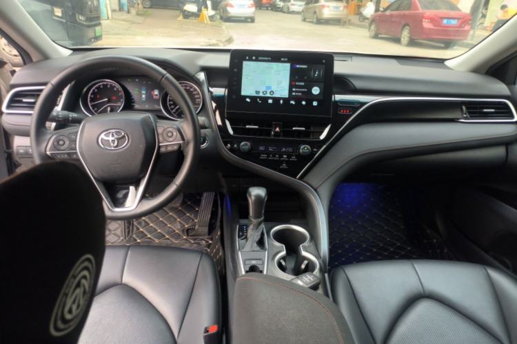 Used Toyota Camry 2023 2.0G Luxury Edition Center Console