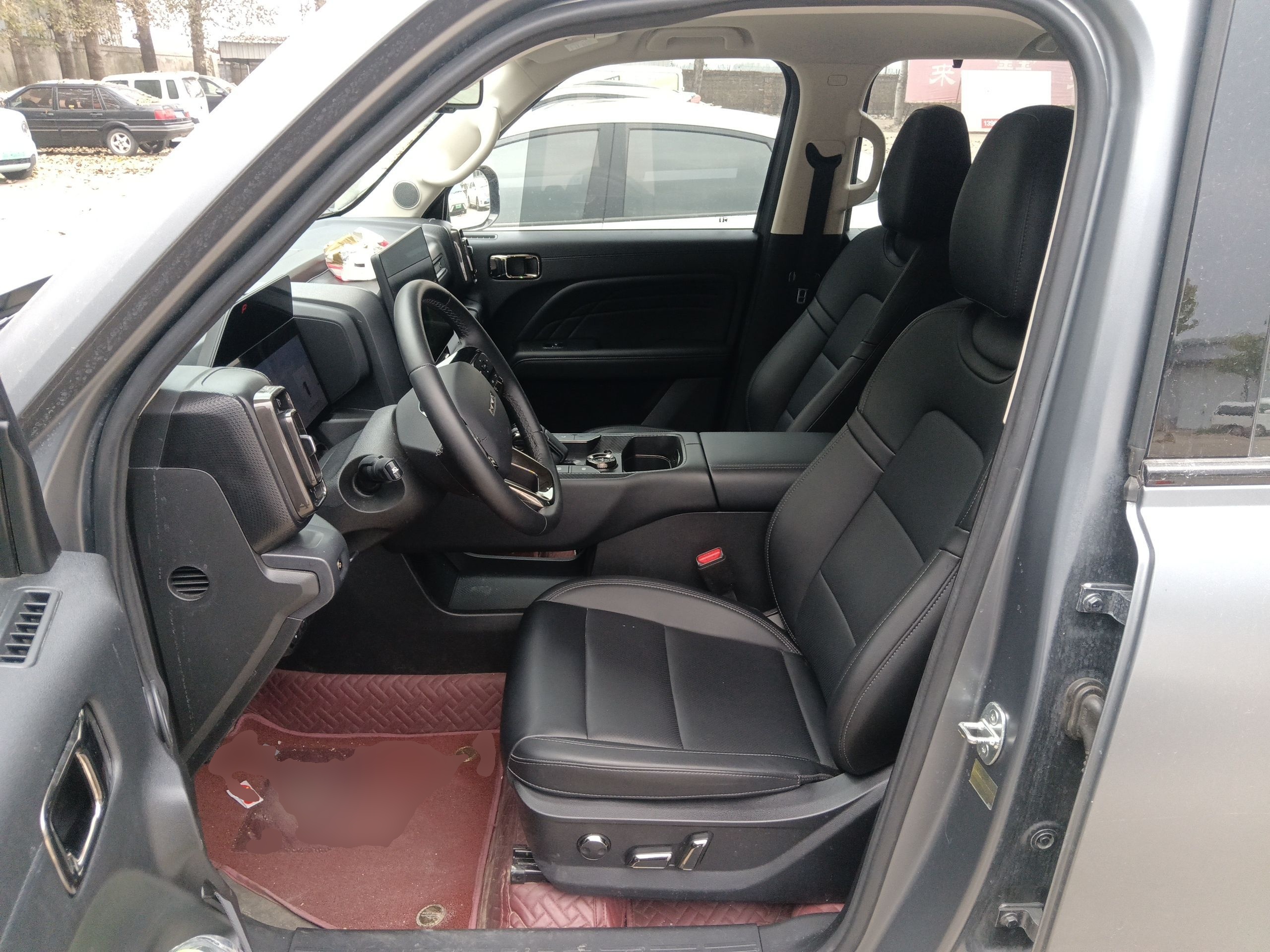 المقاعد الأمامية داخل السيارة