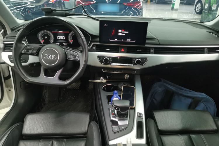 Used Audi A4L 2022 40 TFSI Luxury Dynamic Model Center Console