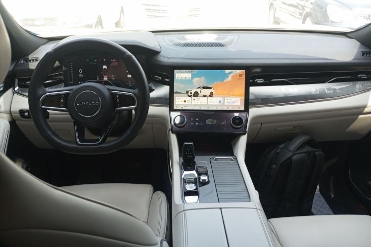 Used Lynk & Co 09 2021 2.0T Halo Six-Seater
