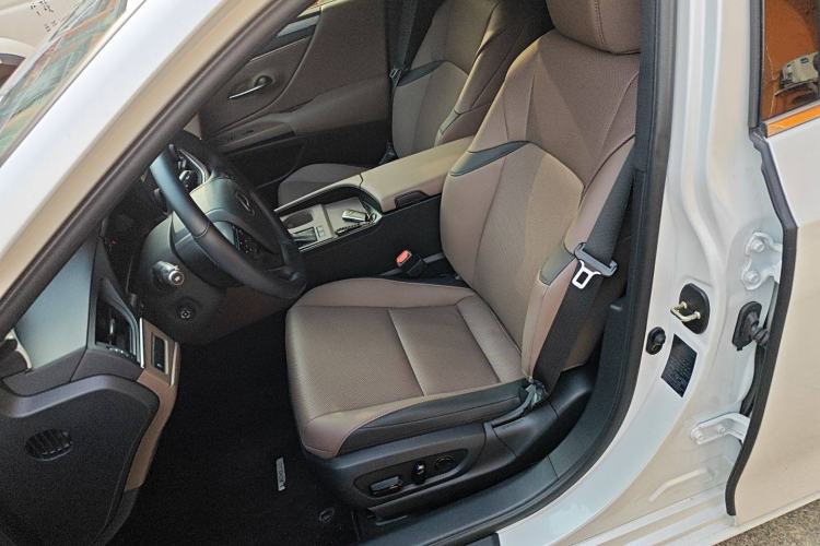Used Lexus ES 2025 200 Premium Edition Left Front Seat