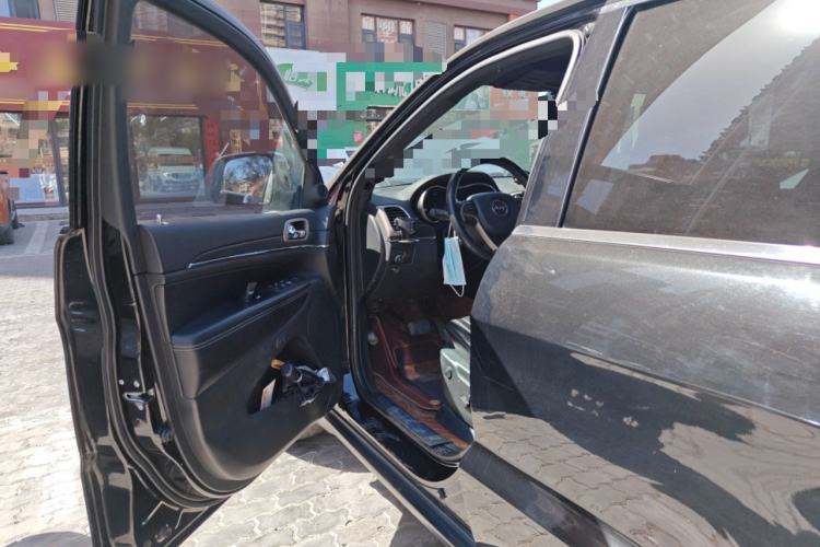 Used Jeep Grand Cherokee 2015 3.0TD Diesel Elite Navigation Edition Driver Seat