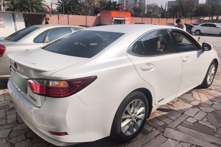 Used Lexus ES 2014 300h Elite Edition