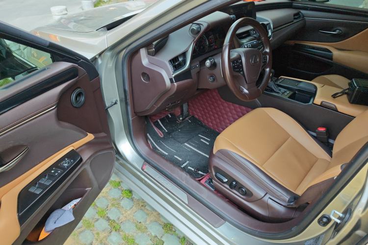 Used Lexus ES 2020 300h Premier Edition
