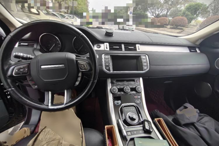 Used Land Rover Range Evoque 2016 2.0T SE Smart Glow Edition Center Console