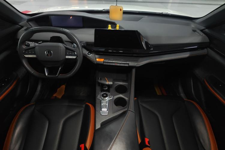 Used CHANGAN UNI-V 2024 1.5T High-Energy Version Center Console