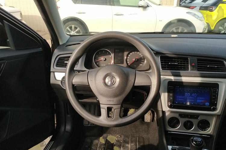 Used Volkswagen Gran Lavida 2013 1.6L Manual Comfort Model
