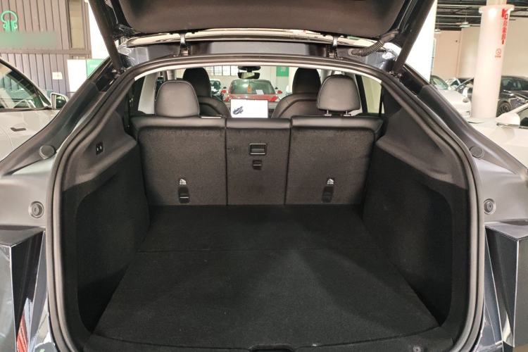 Used Tesla Model Y 2025 Long-Range All-Wheel-Drive Version
