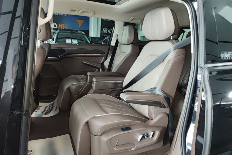 Used Volkswagen Viloran 2024 380TSI Premium Edition