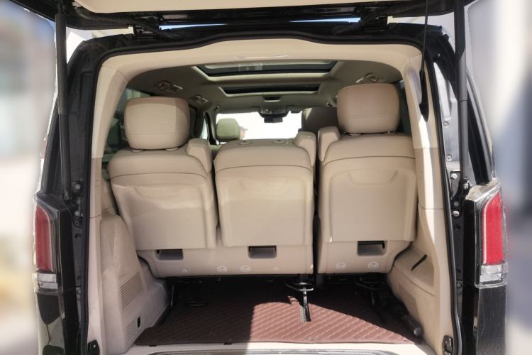 Used Mercedes-Benz V-Class 2024 V 300 Pilot Edition Trunk