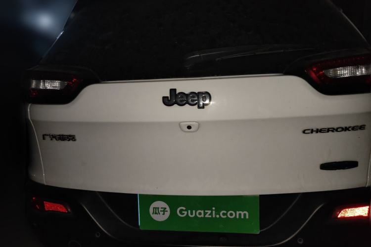 Used Jeep Cherokee 2016 2.4L Leading Smart Version
