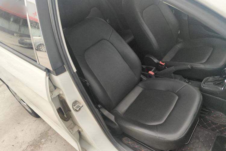 Used Volkswagen Jetta 2015 Value Edition 1.6L Automatic Fashion Version Right Front Seat