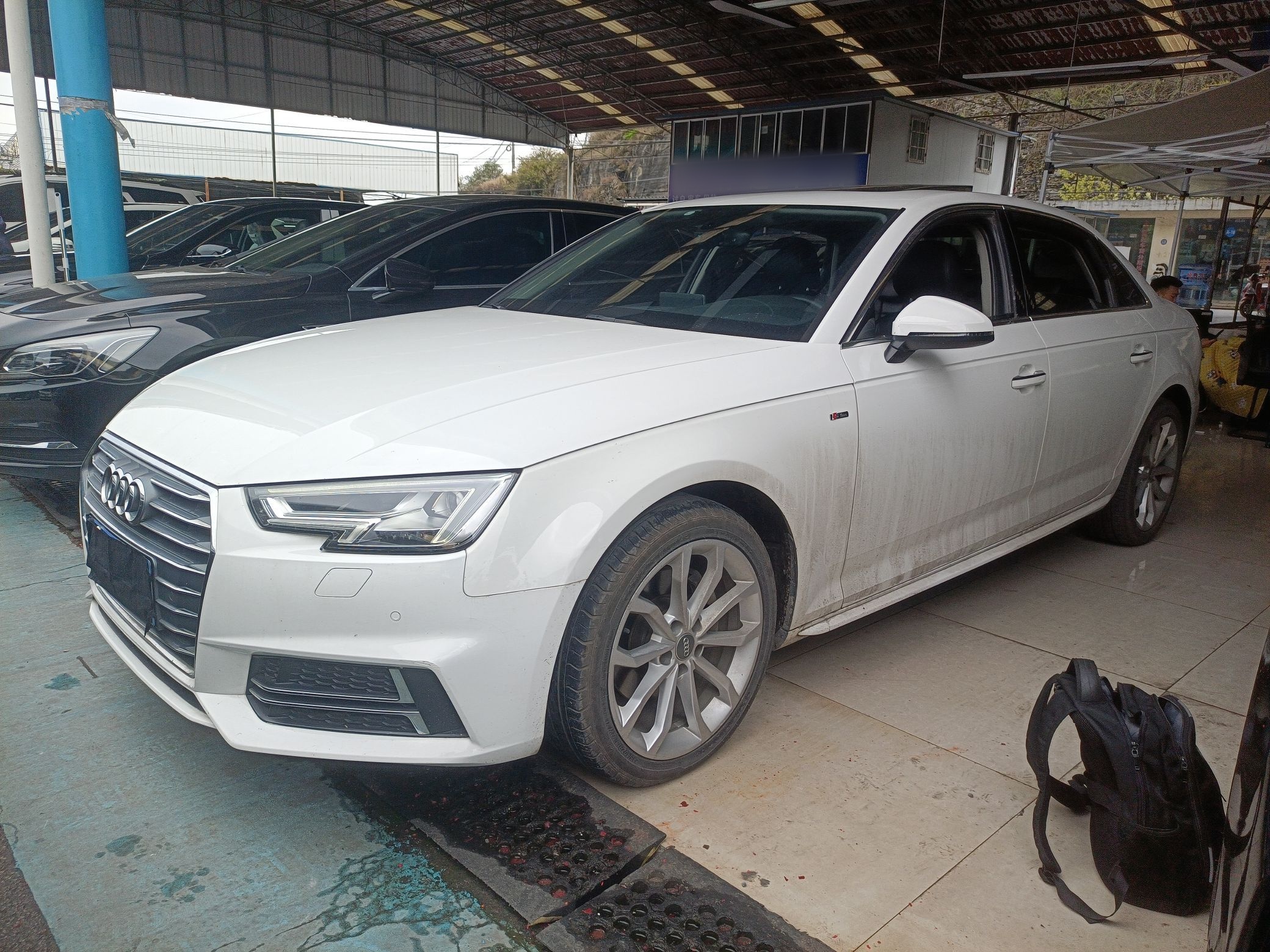 Под передней частью автомобиля