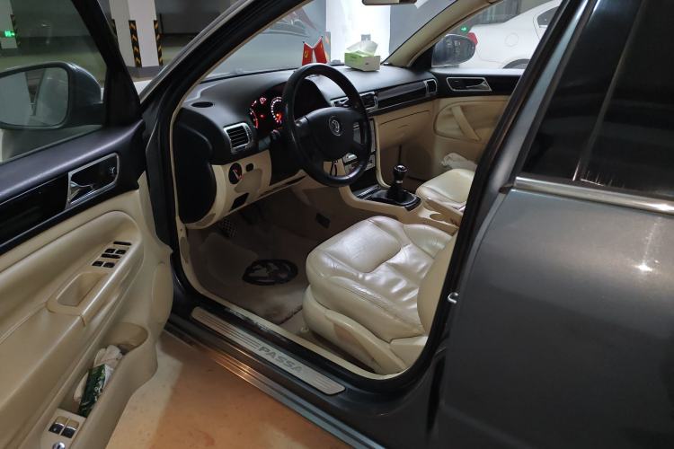 Used Volkswagen Passat 2011 2.0L Manual Luxury Version