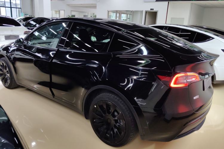 Used Tesla Model Y 2022 Long-Range All-Wheel-Drive Version