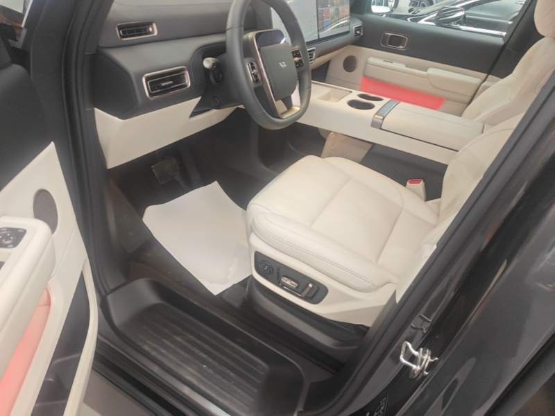 Used Li Auto MEGA 2025 Home Family Special Edition — 14