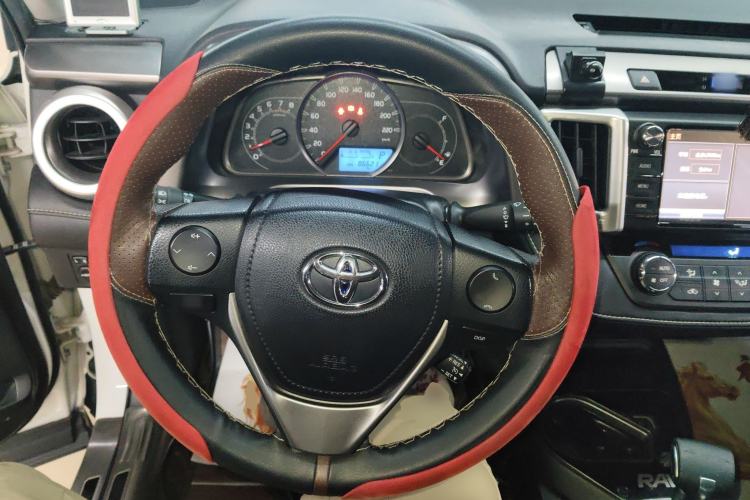 Used Toyota RAV4 2016 2.0L CVT Two-Wheel Drive Fashion Edition China V Standard