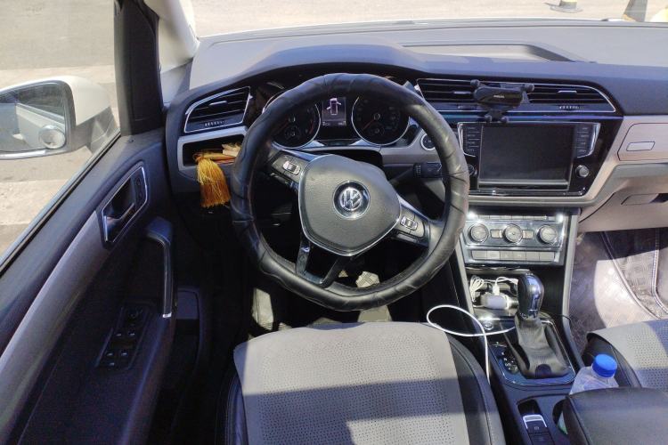 Used Volkswagen Touran 2018 Volkswagen Touran L 280TSI DSG Boundary Edition 7 Seats China V Emission Standard Steering Wheel