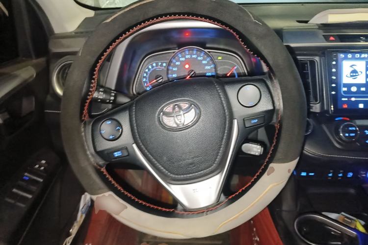 Used Toyota RAV4 2016 2.0L CVT Two-Wheel Drive Fashion Edition China V Standard