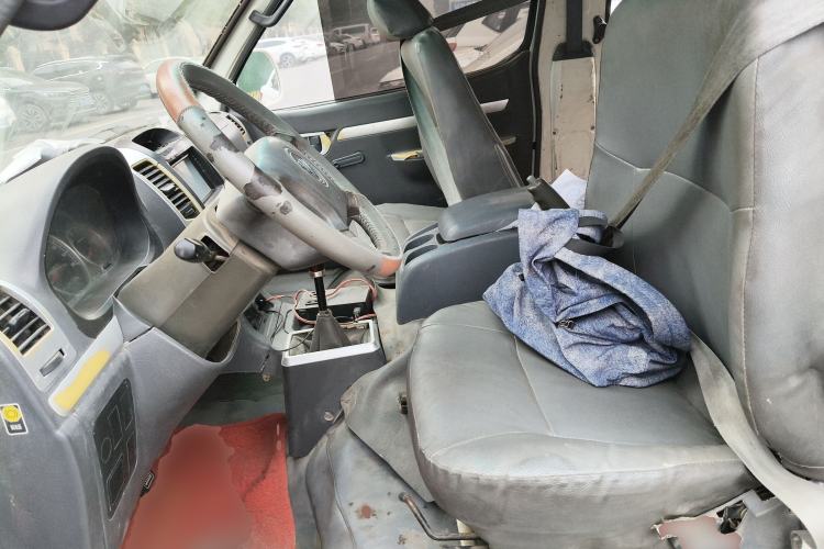 Used Foton Scenic 2014 2.0L Express Standard Long-Wheelbase High-Roof Version 486EQV4
