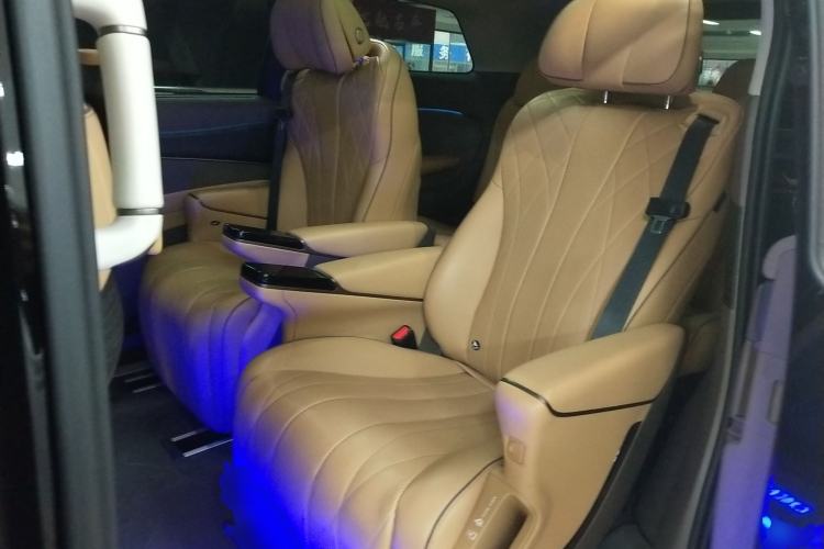 Used Denza D9 2022 DM-i 970 Four-Wheel Drive Flagship Model Left Rear Seat