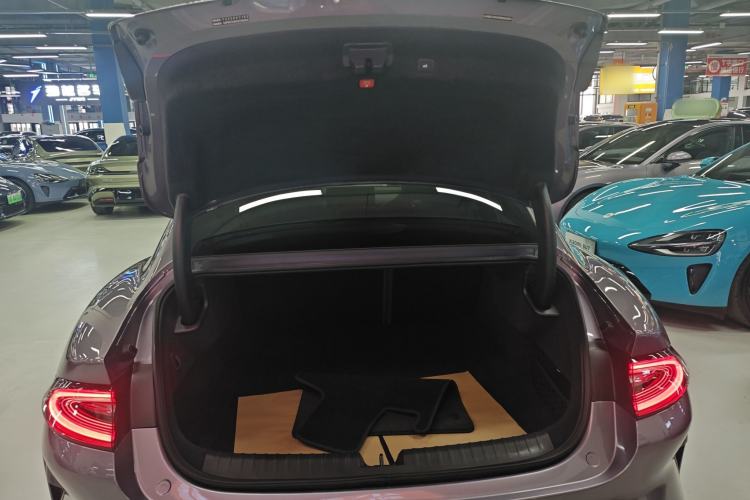 Used Xiaomi Auto SU7 2024 Four-Wheel Drive Ultra-Long Range Advanced Intelligent Driving Max Edition
