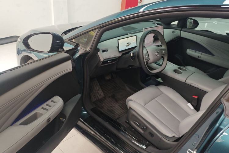 Used Nissan N7 2025 625 Max Driver Seat