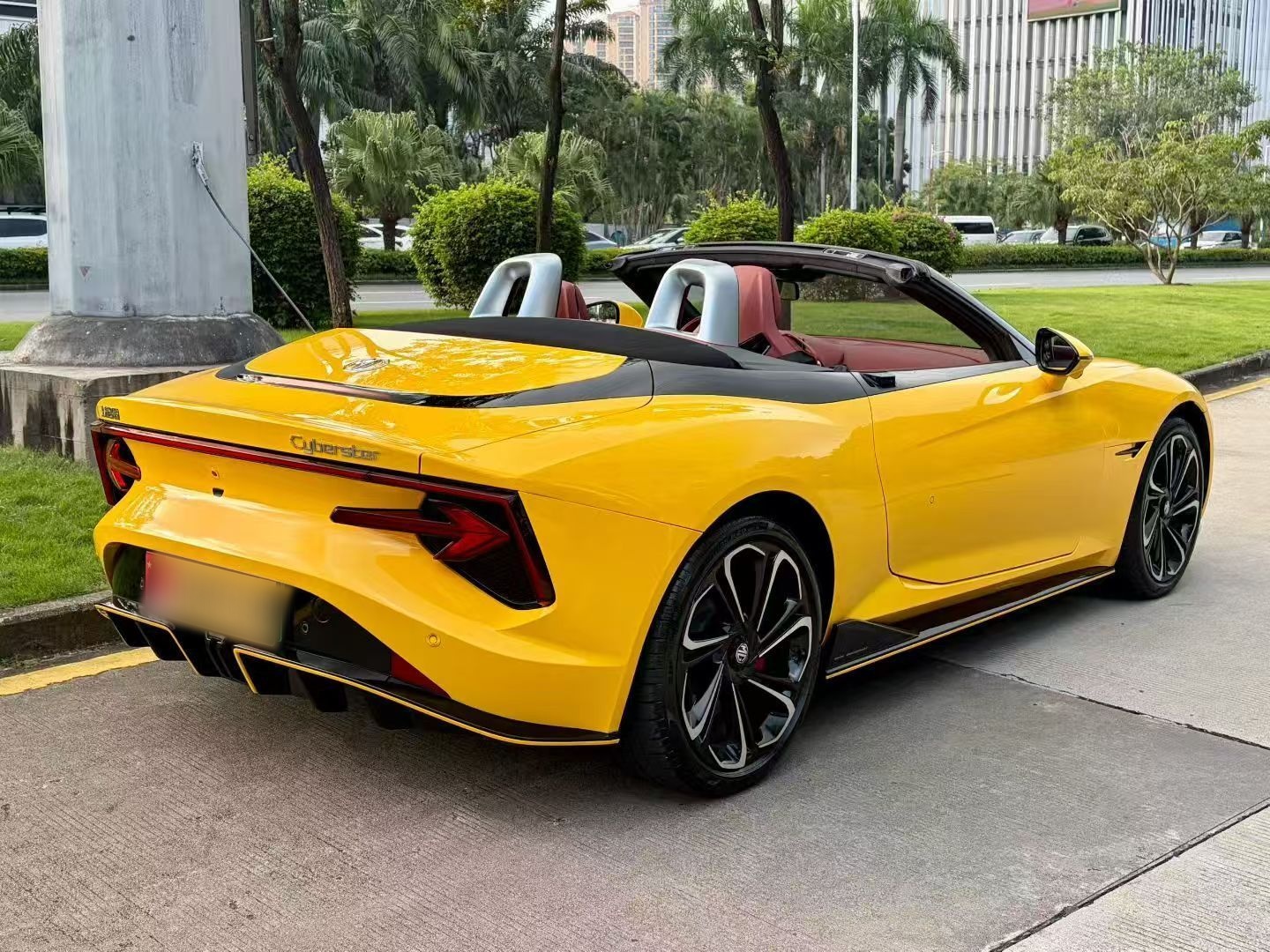 MG Cyberster 2024 520 km Legendary All-Wheel-Drive Version — снимка 6