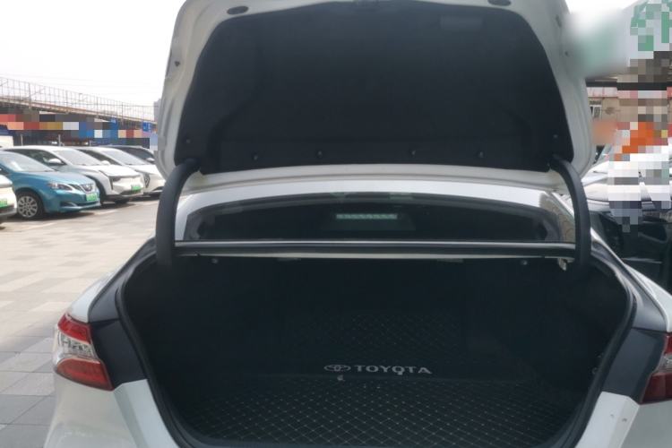 Used Toyota Camry 2021 2.0G Luxury Edition
