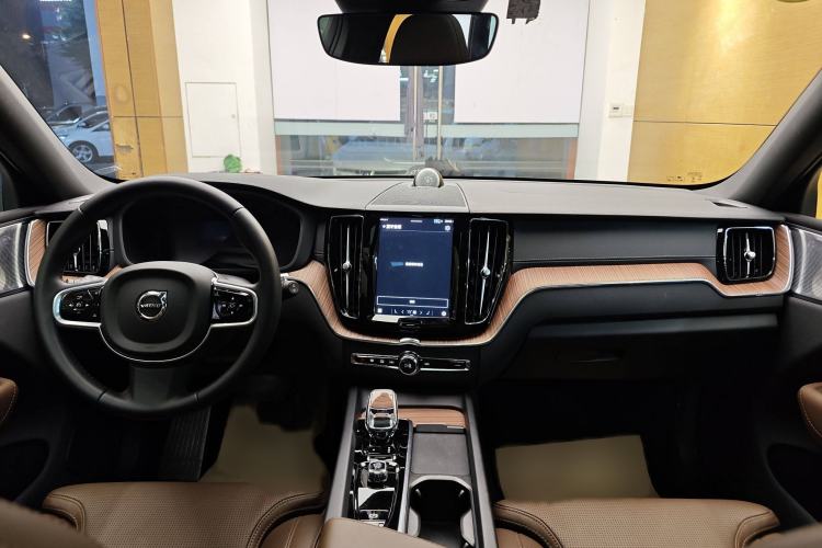 Used Volvo XC60 New Energy 2025 Plug-in Hybrid Long-Range All-Wheel Drive Smart Luxury Edition