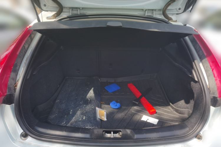 Used Volvo V40 2016 T3 Zhiyi Edition Trunk