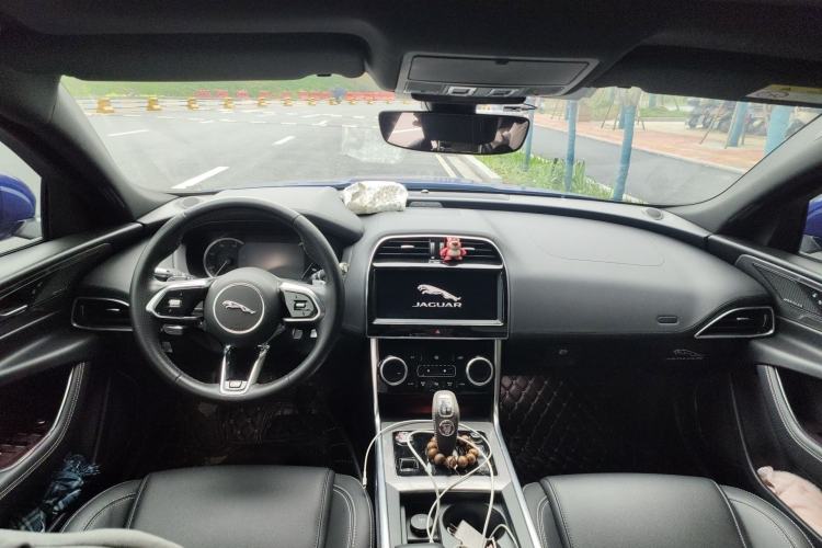 Used Jaguar XEL 2020 2.0T 200 PS R-DYNAMIC S Advanced Sport Edition Center Console