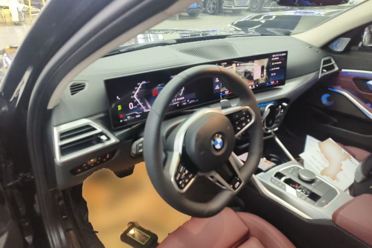 Used BMW 3 Series 2025 330Li M Sport Shadowline Package Center Console