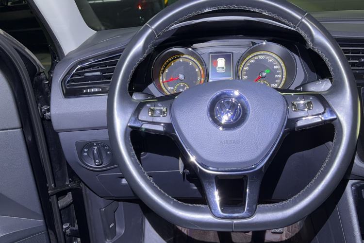 Used Volkswagen Tiguan L 2019 Revised 330TSI Automatic Two-Wheel Drive Smart & Luxury Edition China VI Standard Interior 6