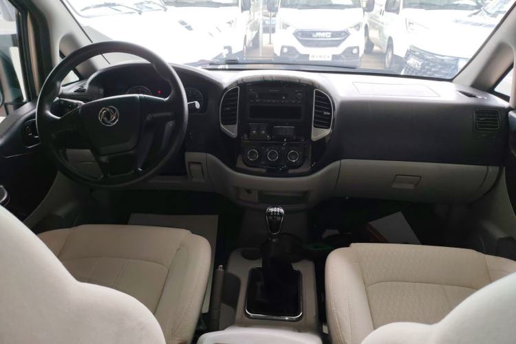 Used FORTHING Lingzhi 2018 M3L 1.6L 7-Seater Comfort Model Center Console