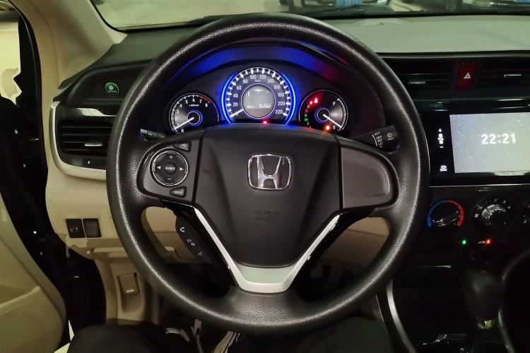 Used Honda Crider 2015 1.8L automatic luxury edition
